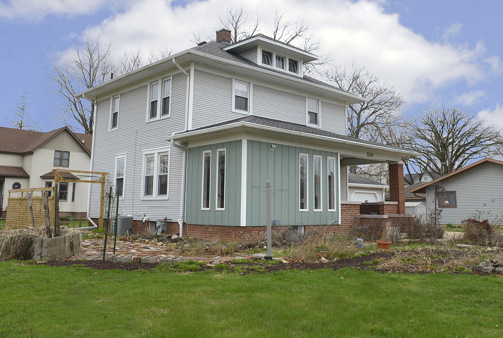 210 6th Street, Mendota, IL 61342