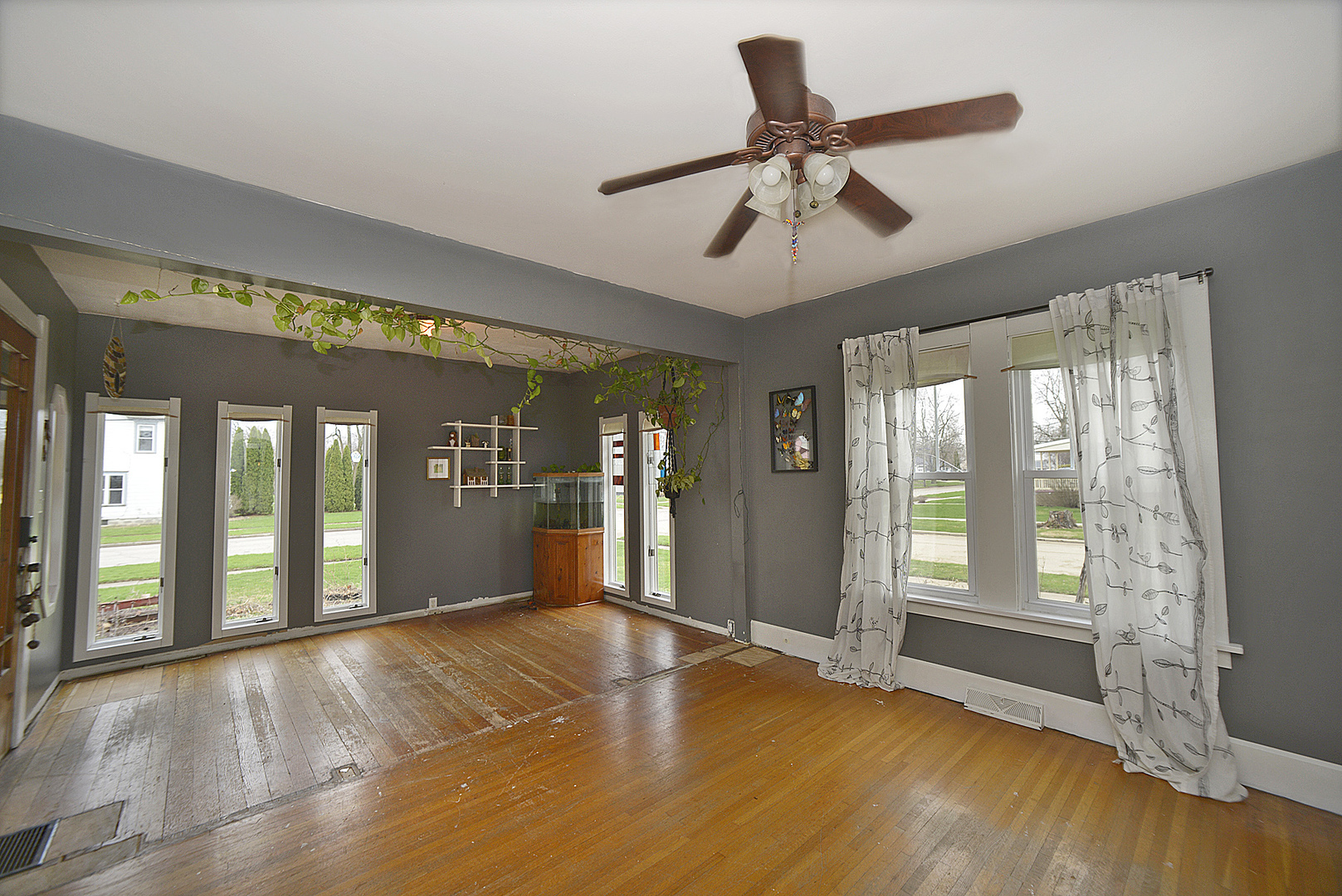 210 6th Street, Mendota, IL 61342