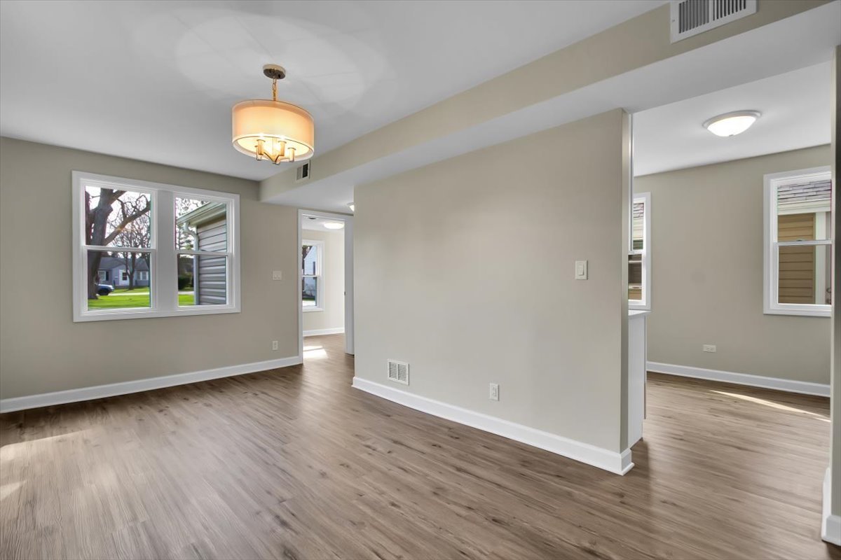 34 N Greenwood Avenue, Palatine, IL 60074