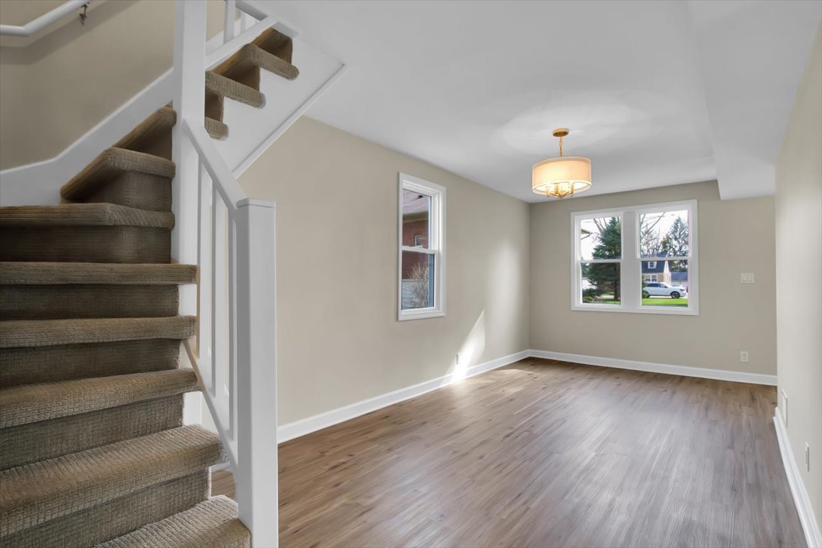 34 N Greenwood Avenue, Palatine, IL 60074