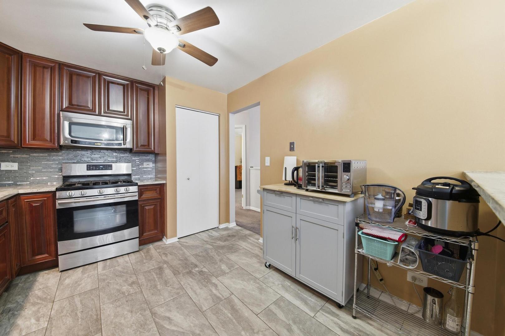 2861 Shelly Lane, Aurora, IL 60504