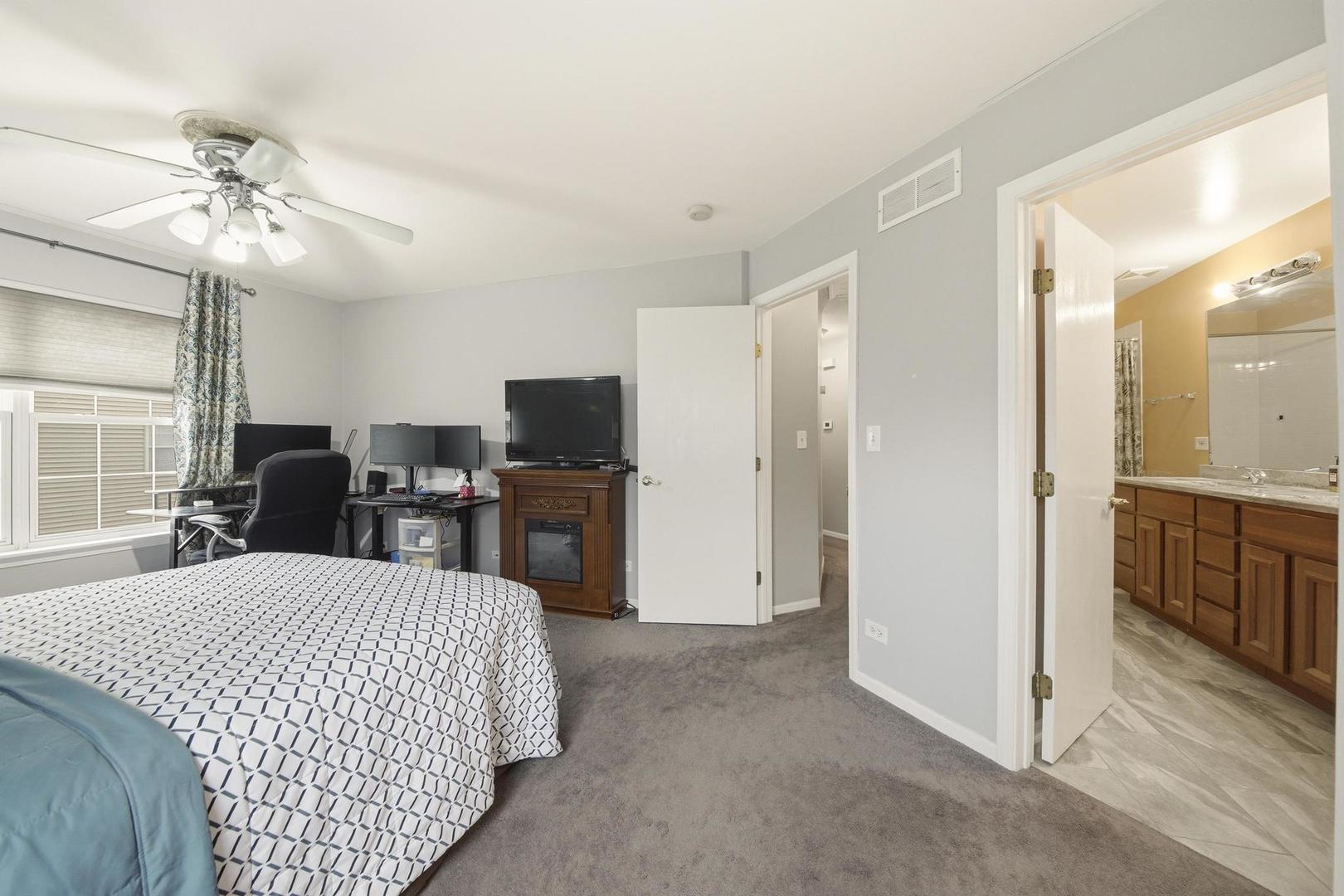 2861 Shelly Lane, Aurora, IL 60504