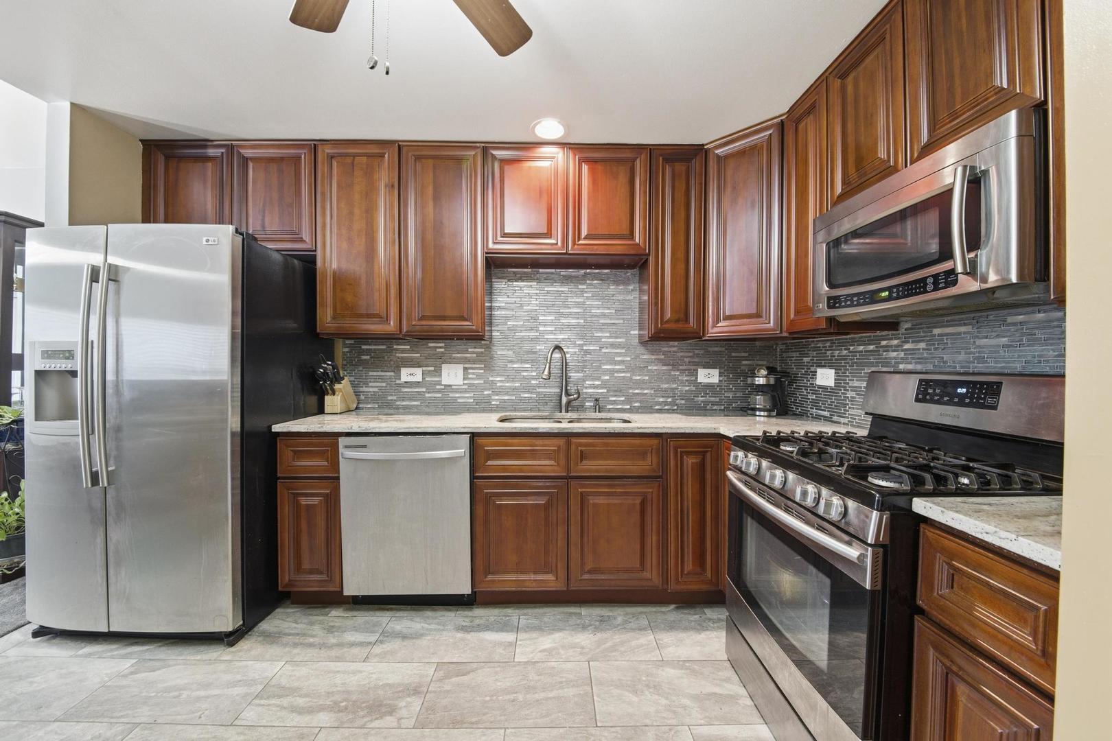 2861 Shelly Lane, Aurora, IL 60504