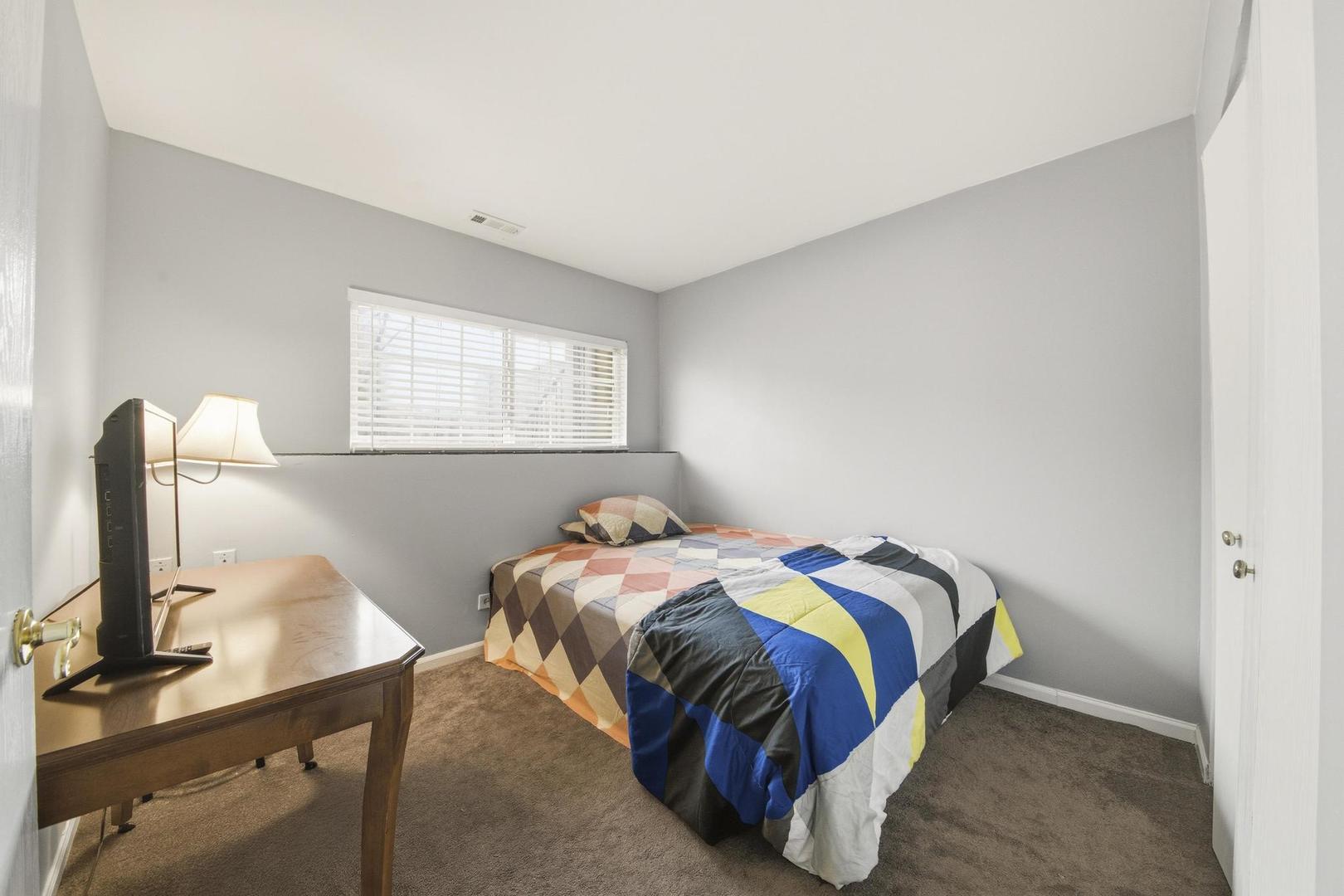 2861 Shelly Lane, Aurora, IL 60504