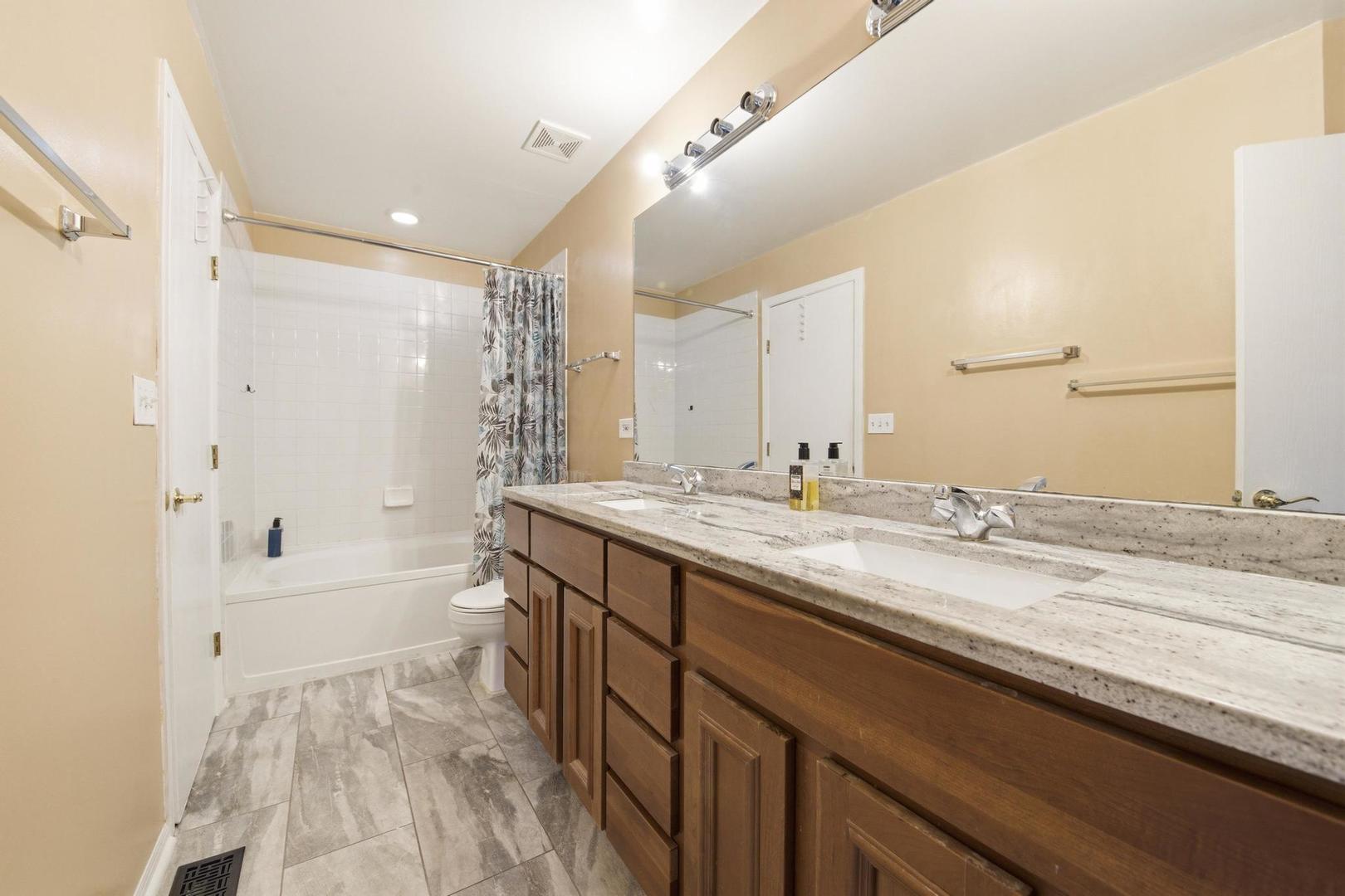 2861 Shelly Lane, Aurora, IL 60504