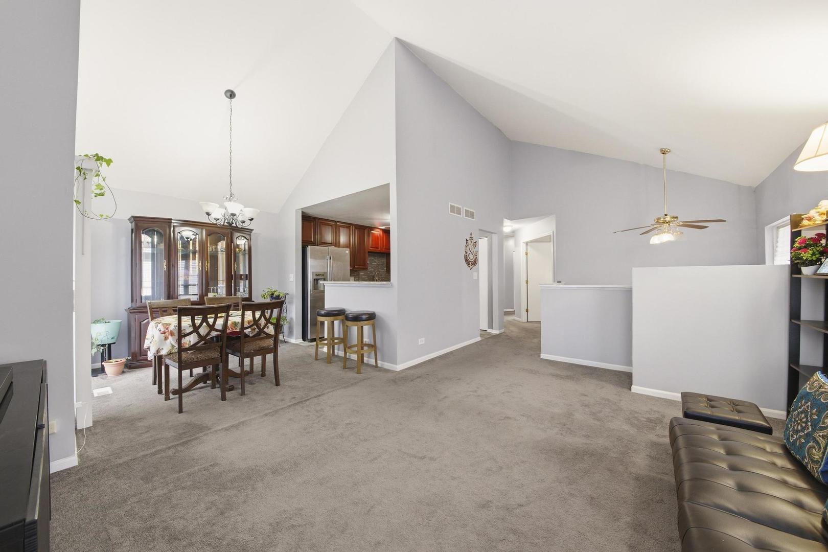 2861 Shelly Lane, Aurora, IL 60504