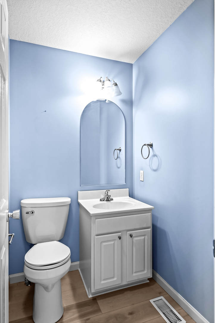 15 Ashling Court, Bloomington, IL 61704