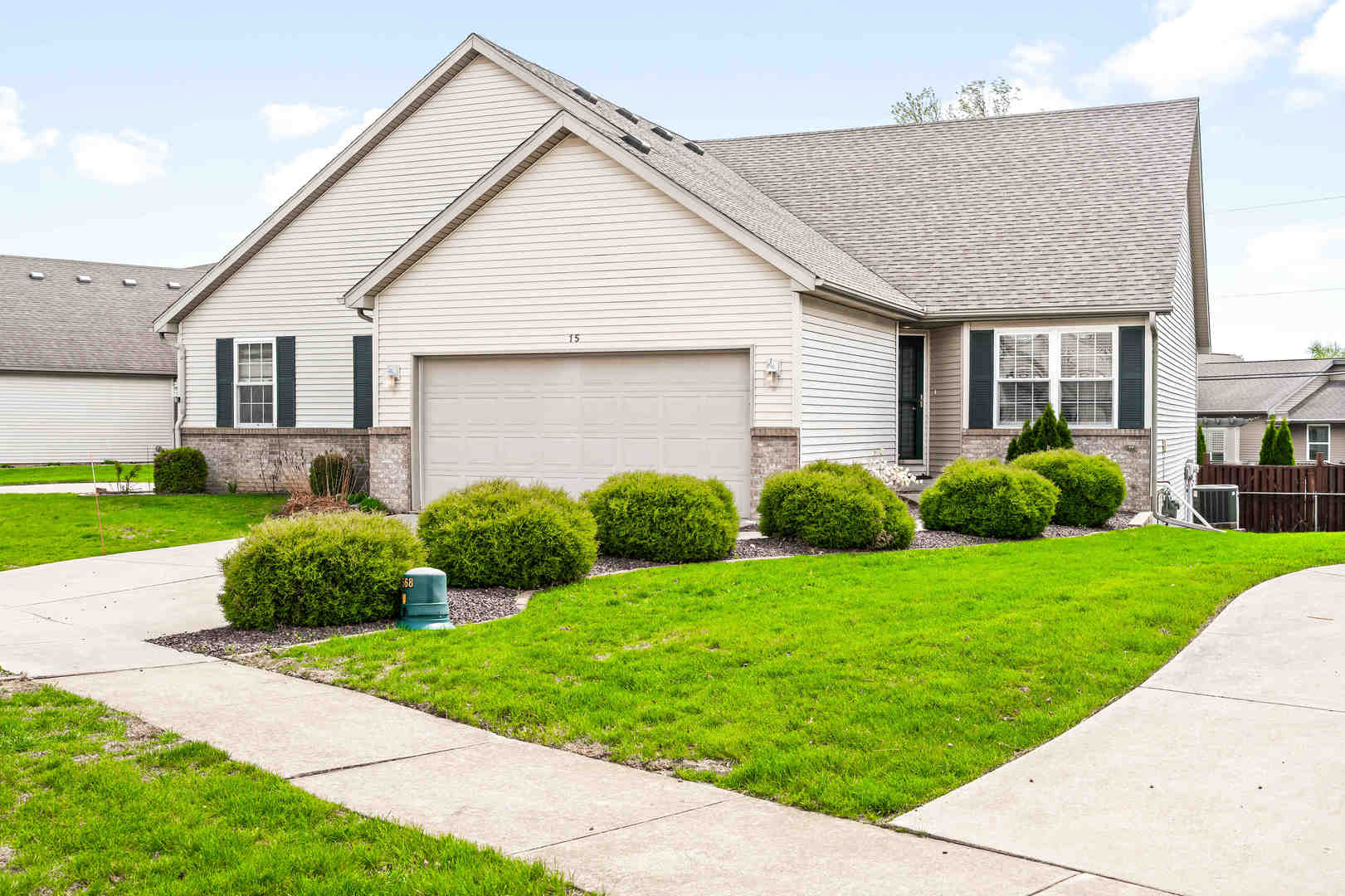 15 Ashling Court, Bloomington, IL 61704