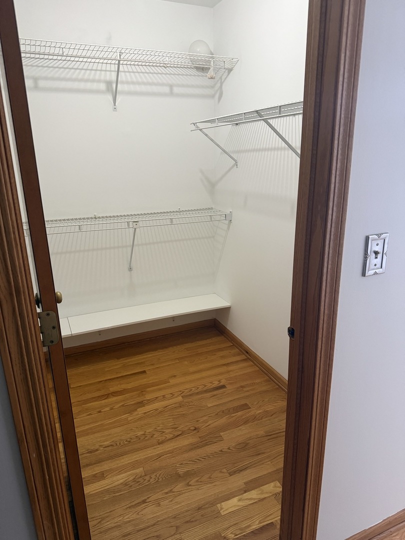 8316 HIGHPOINT Circle #E, Darien, IL 60561