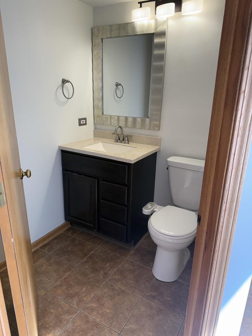 8316 HIGHPOINT Circle #E, Darien, IL 60561