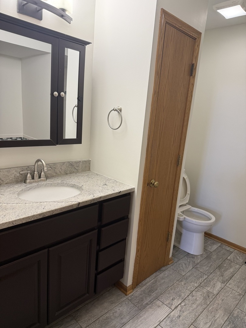 8316 HIGHPOINT Circle #E, Darien, IL 60561