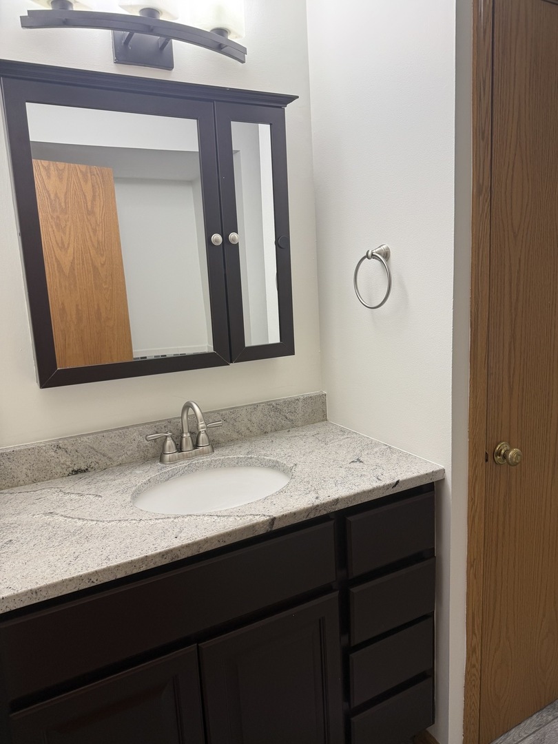 8316 HIGHPOINT Circle #E, Darien, IL 60561