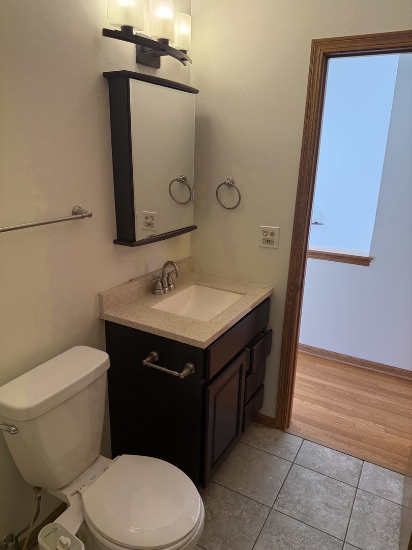 8316 HIGHPOINT Circle #E, Darien, IL 60561