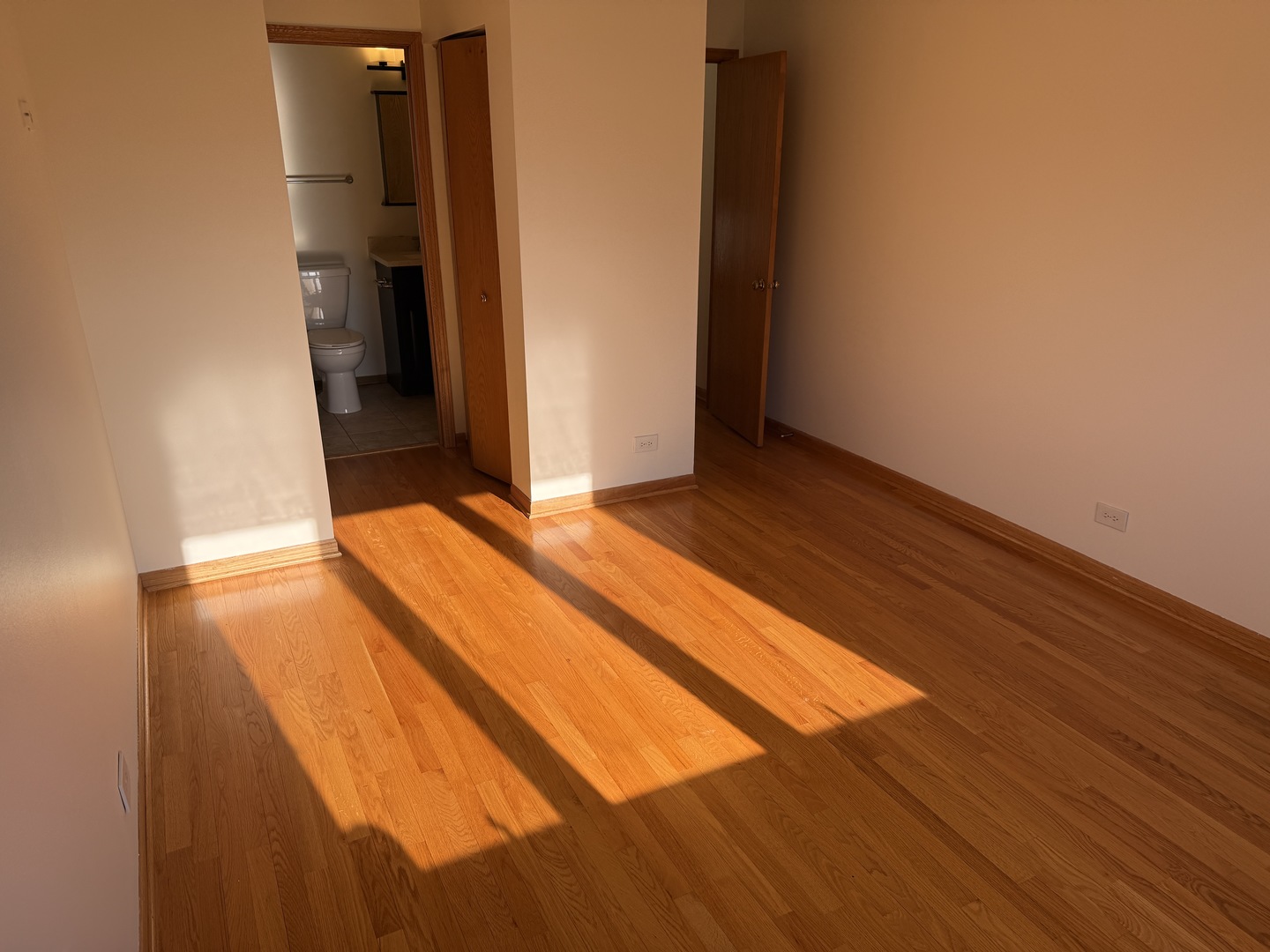 8316 HIGHPOINT Circle #E, Darien, IL 60561