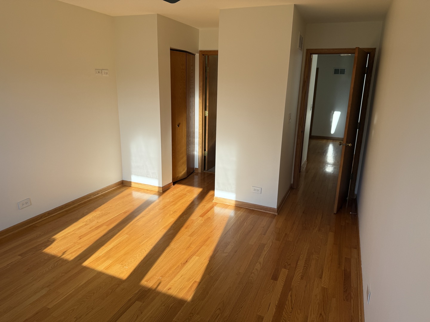 8316 HIGHPOINT Circle #E, Darien, IL 60561