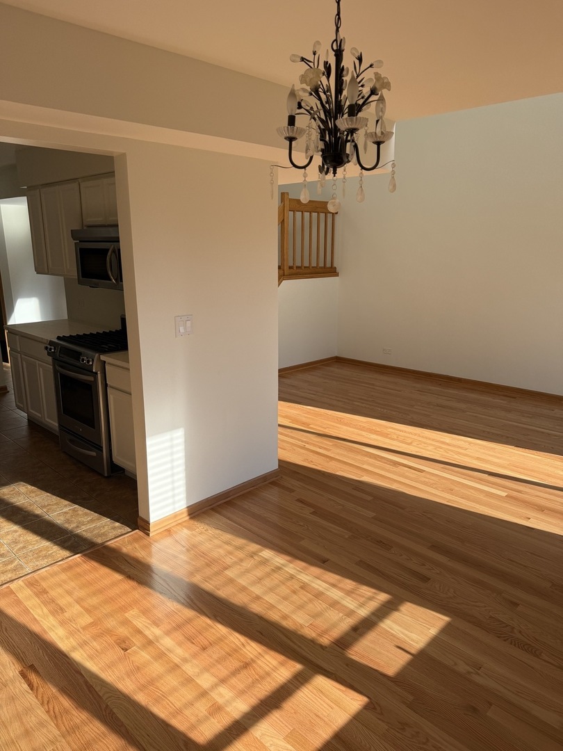 8316 HIGHPOINT Circle #E, Darien, IL 60561