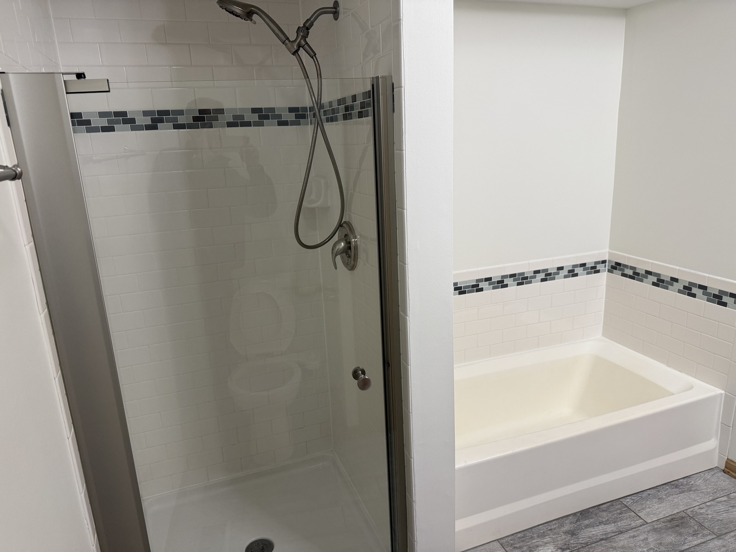 8316 HIGHPOINT Circle #E, Darien, IL 60561