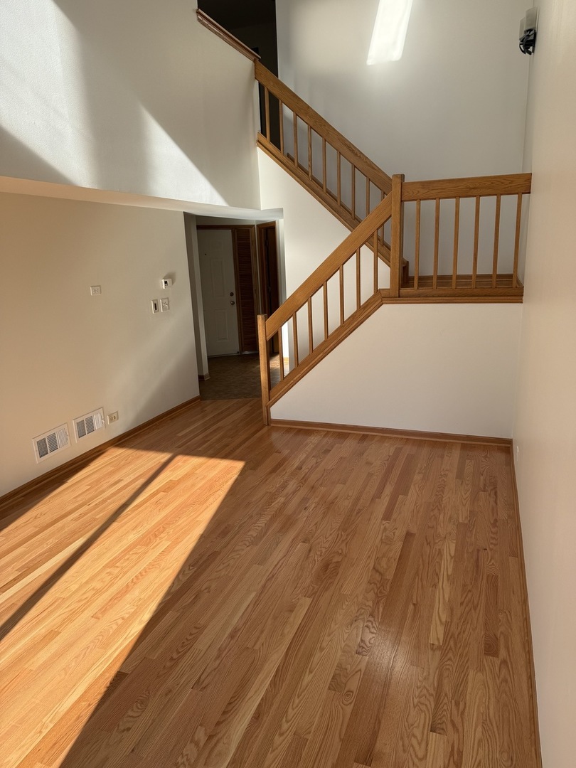 8316 HIGHPOINT Circle #E, Darien, IL 60561