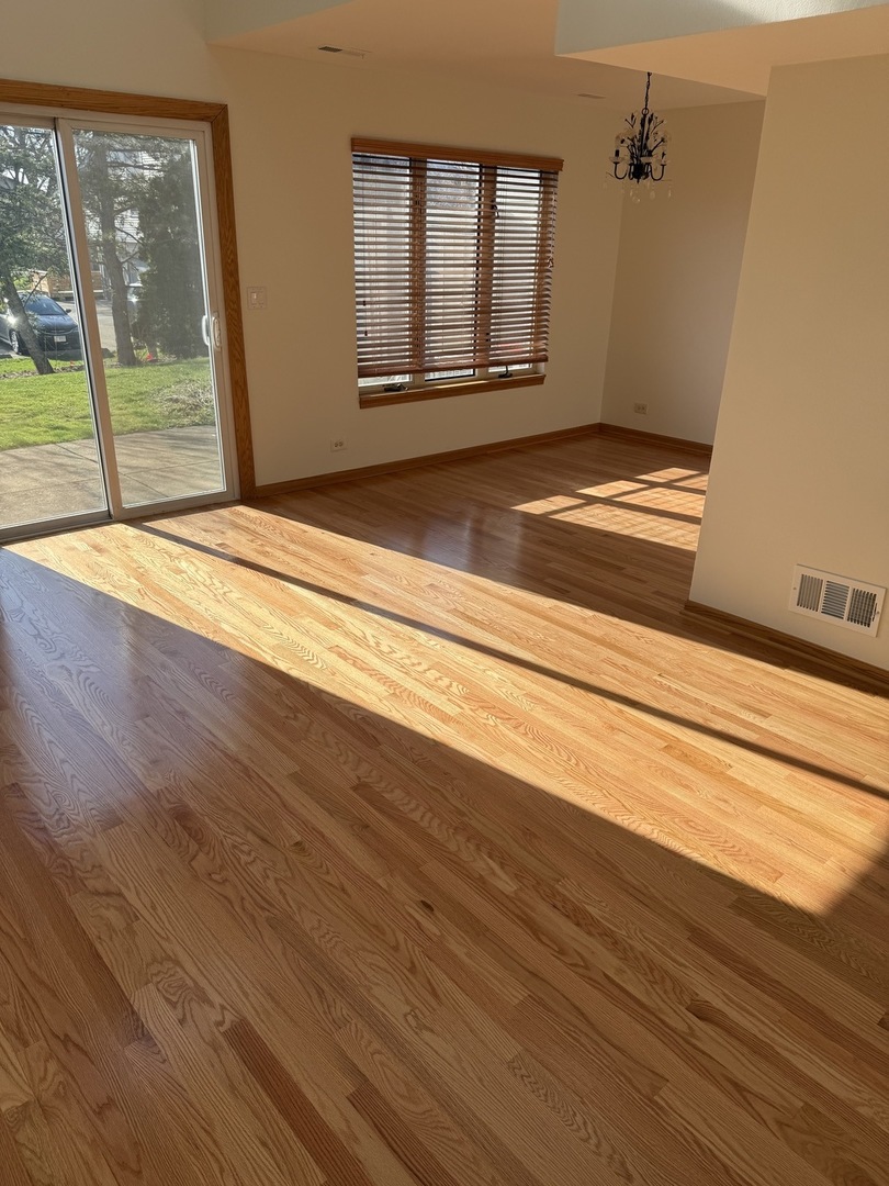 8316 HIGHPOINT Circle #E, Darien, IL 60561