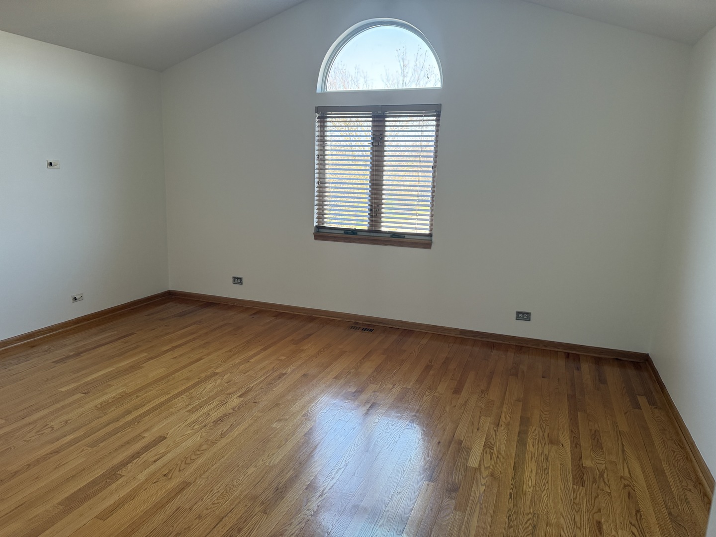 8316 HIGHPOINT Circle #E, Darien, IL 60561