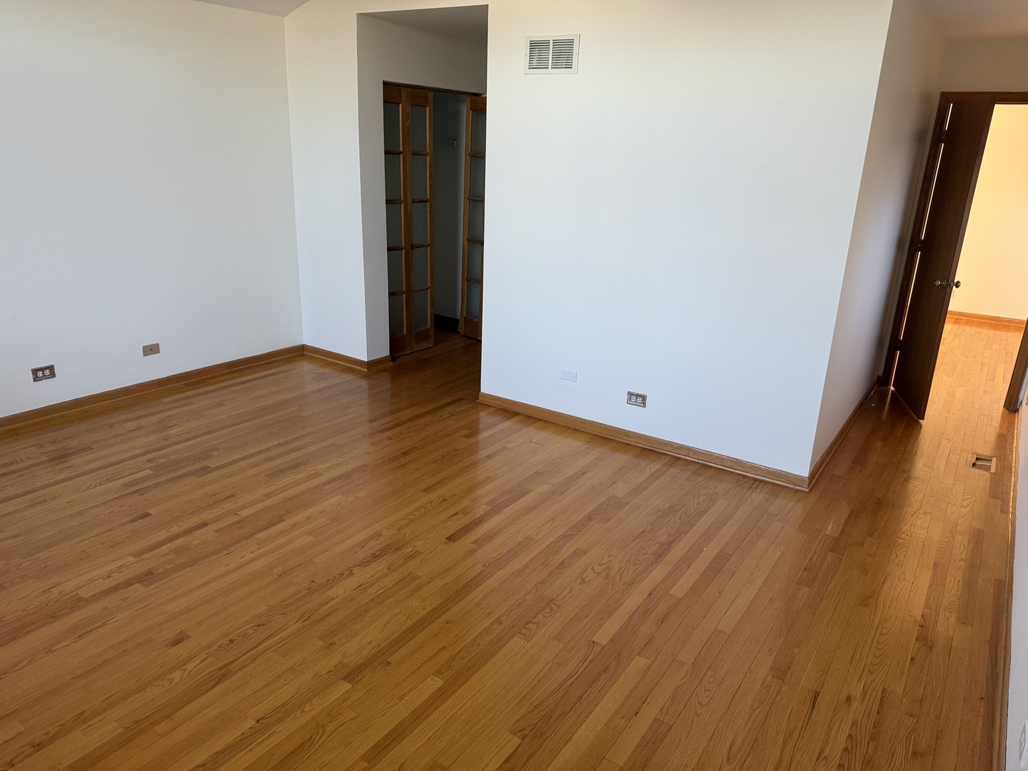 8316 HIGHPOINT Circle #E, Darien, IL 60561