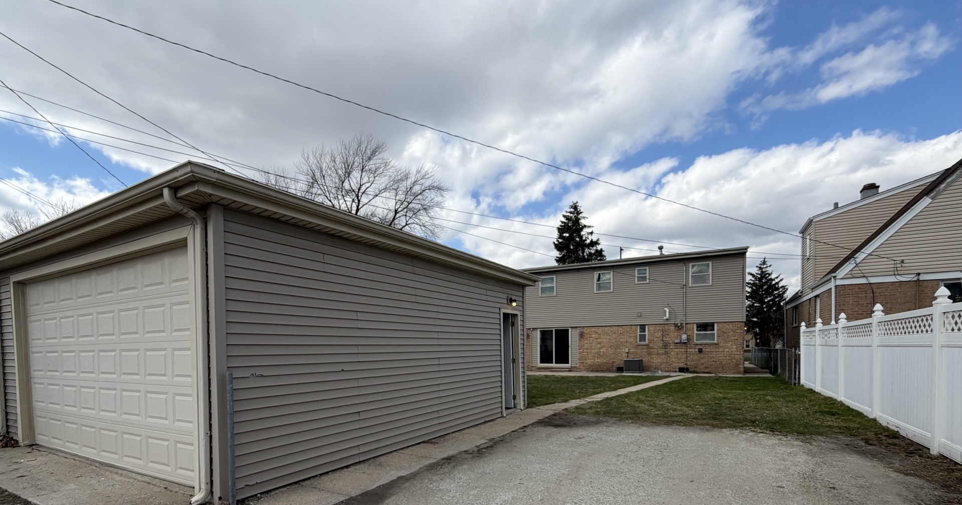 5743 W 79th Street, Burbank, IL 60459