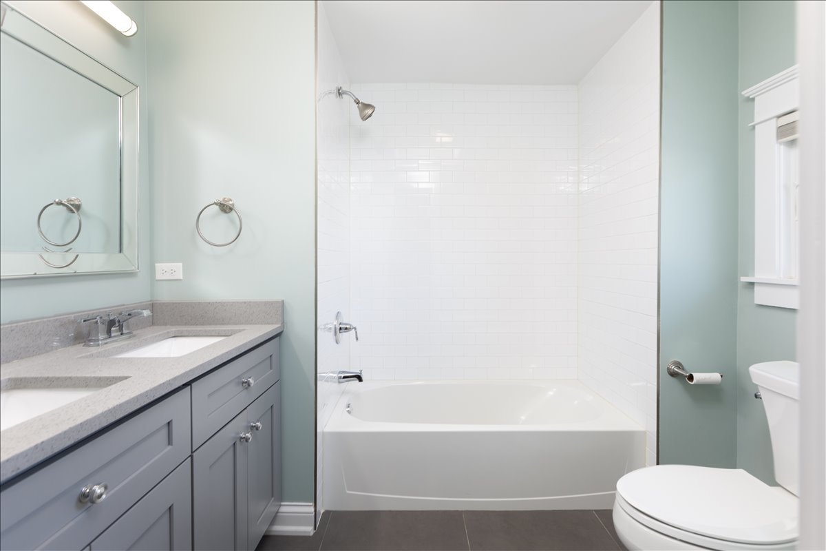 18 N Main Street, Naperville, IL 60540