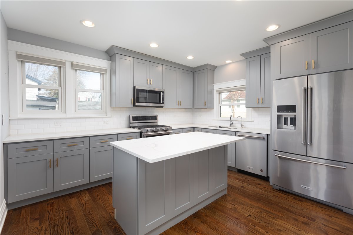 18 N Main Street, Naperville, IL 60540