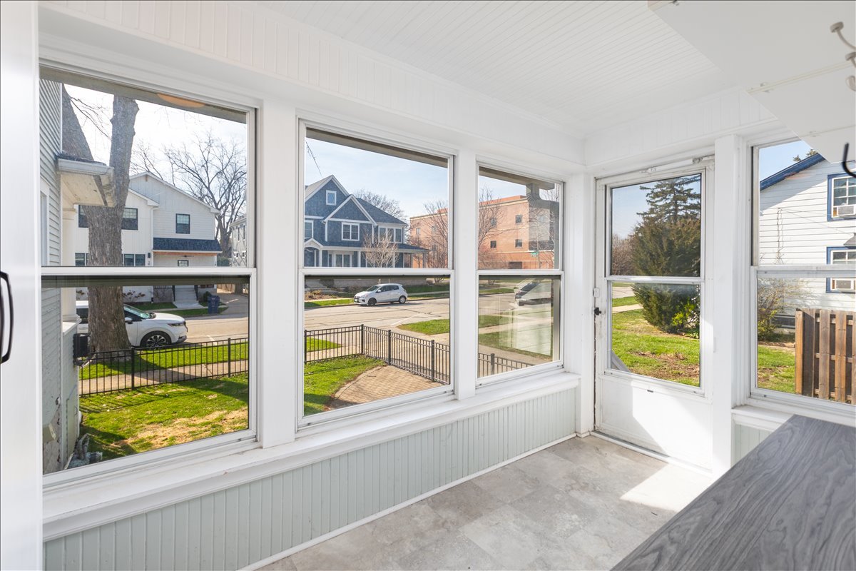 18 N Main Street, Naperville, IL 60540