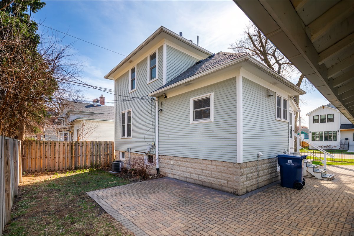 18 N Main Street, Naperville, IL 60540