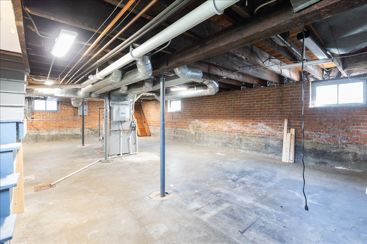 18 N Main Street, Naperville, IL 60540