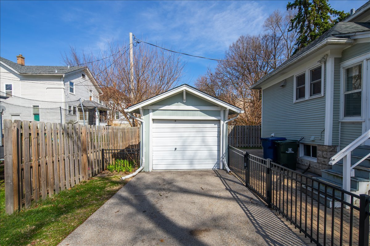 18 N Main Street, Naperville, IL 60540