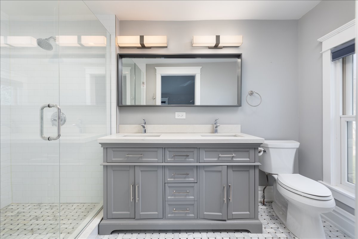 18 N Main Street, Naperville, IL 60540