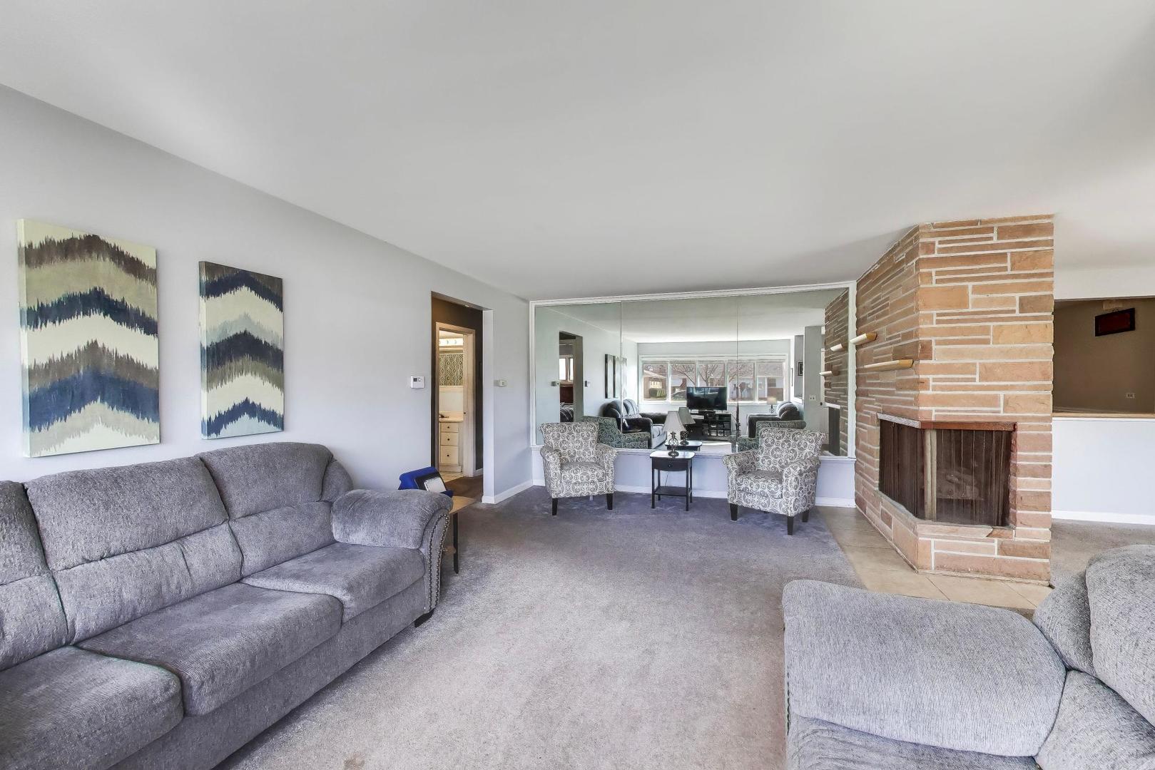 915 S Na Wa Ta Avenue, Mount Prospect, IL 60056