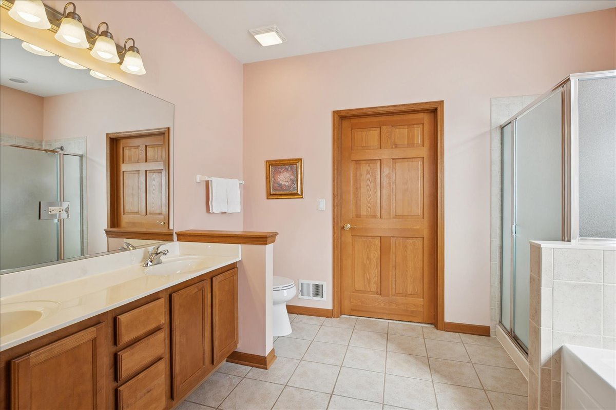 2238 Carillon Drive, Grayslake, IL 60030