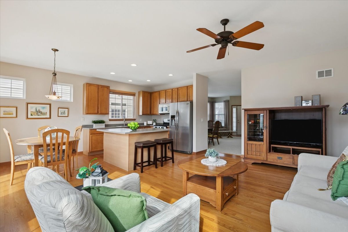 2238 Carillon Drive, Grayslake, IL 60030