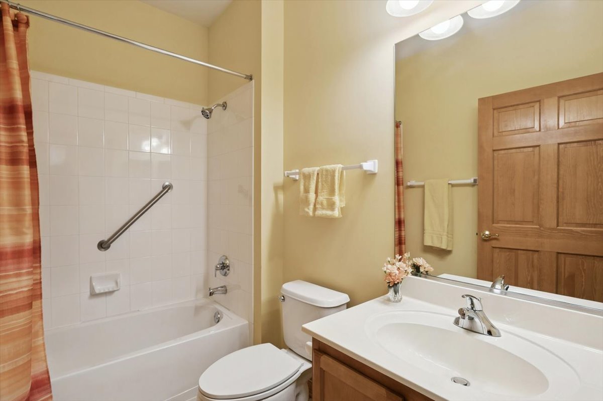 2238 Carillon Drive, Grayslake, IL 60030