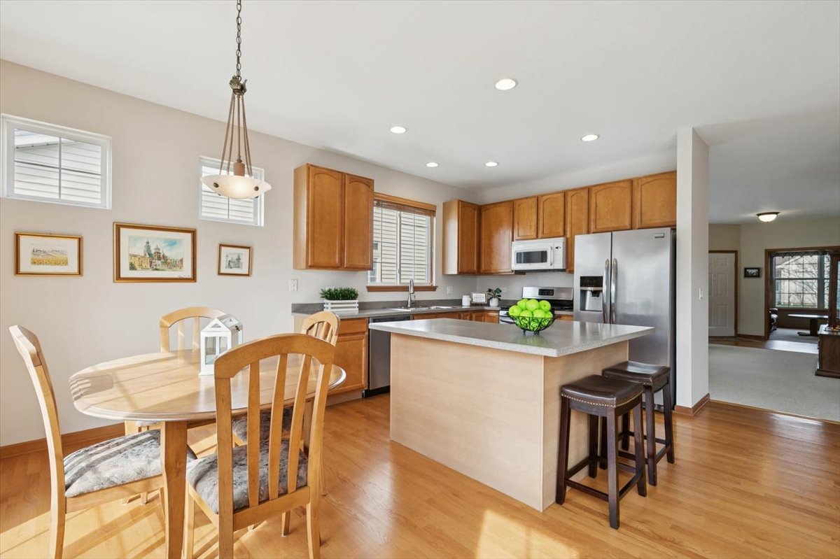 2238 Carillon Drive, Grayslake, IL 60030