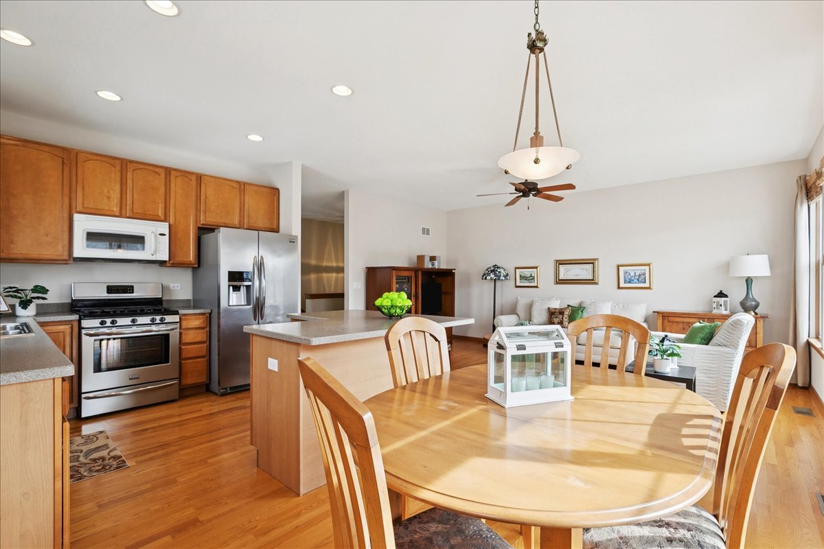 2238 Carillon Drive, Grayslake, IL 60030