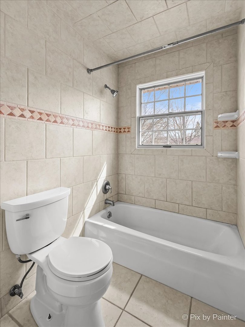 876 Darlington Lane, Crystal Lake, IL 60014