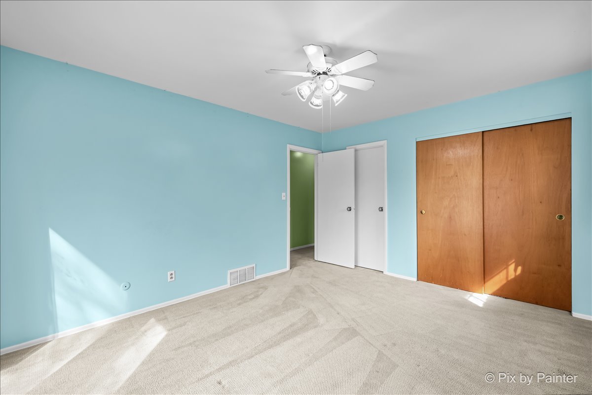 876 Darlington Lane, Crystal Lake, IL 60014