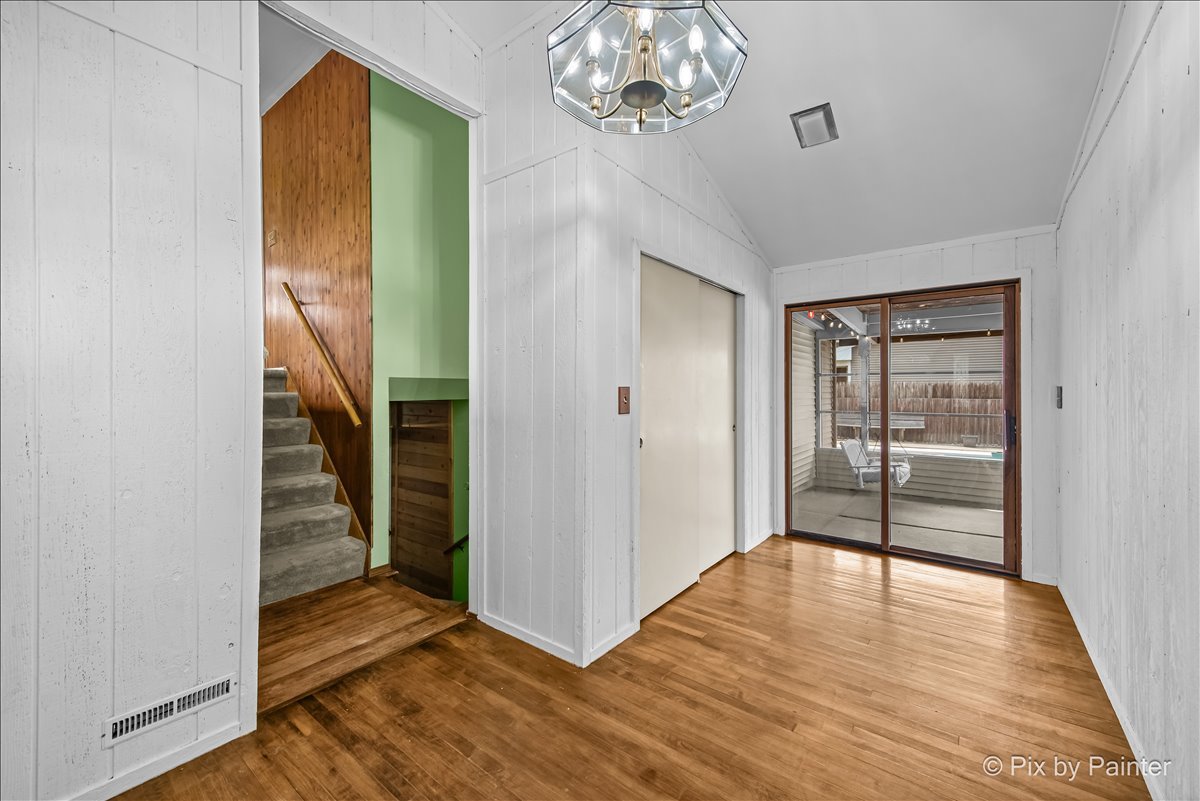 876 Darlington Lane, Crystal Lake, IL 60014