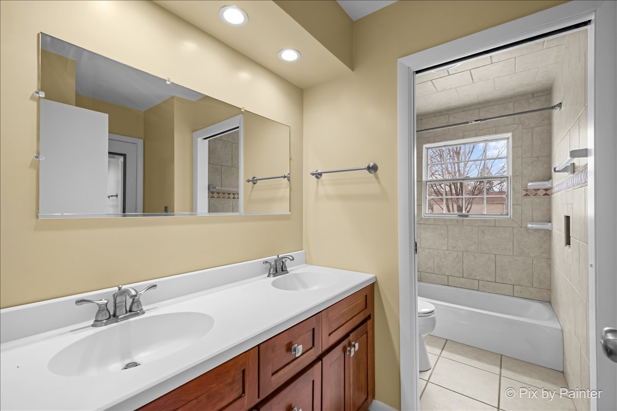 876 Darlington Lane, Crystal Lake, IL 60014