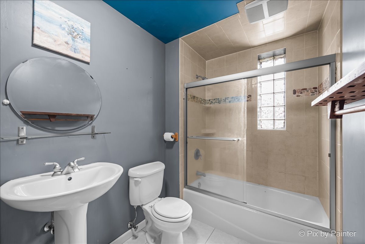 876 Darlington Lane, Crystal Lake, IL 60014