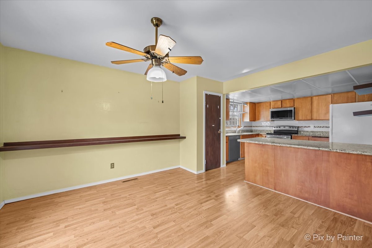 876 Darlington Lane, Crystal Lake, IL 60014