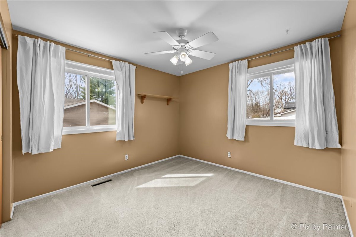 876 Darlington Lane, Crystal Lake, IL 60014