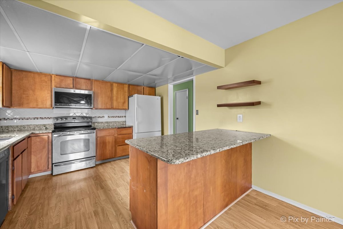 876 Darlington Lane, Crystal Lake, IL 60014