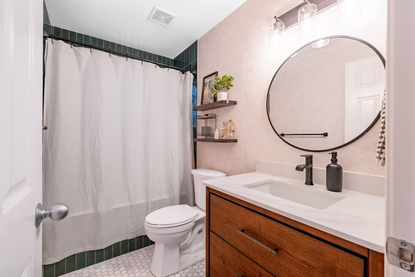 1427 N Bosworth Avenue #2, Chicago, IL 60642