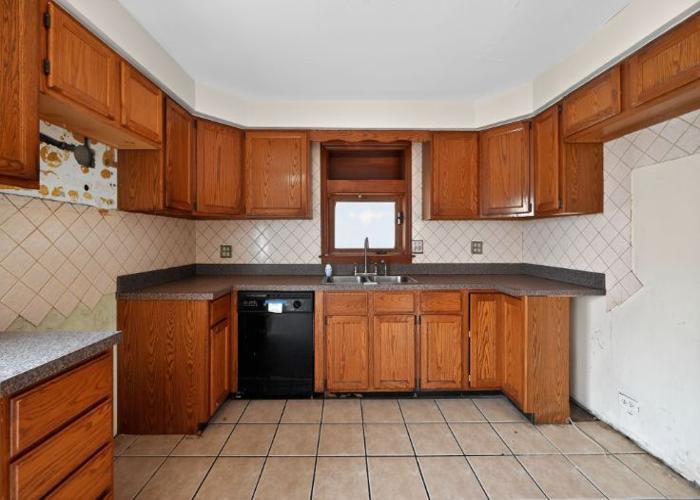 2764 W 95th Place, Evergreen Park, IL 60805