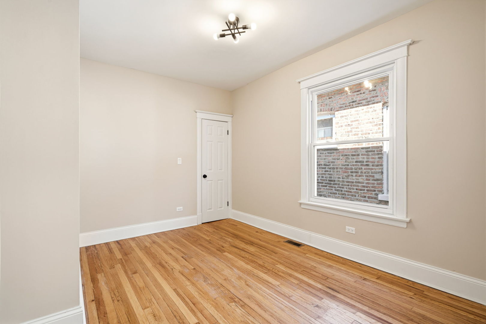 7955 S Colfax Avenue, Chicago, IL 60617